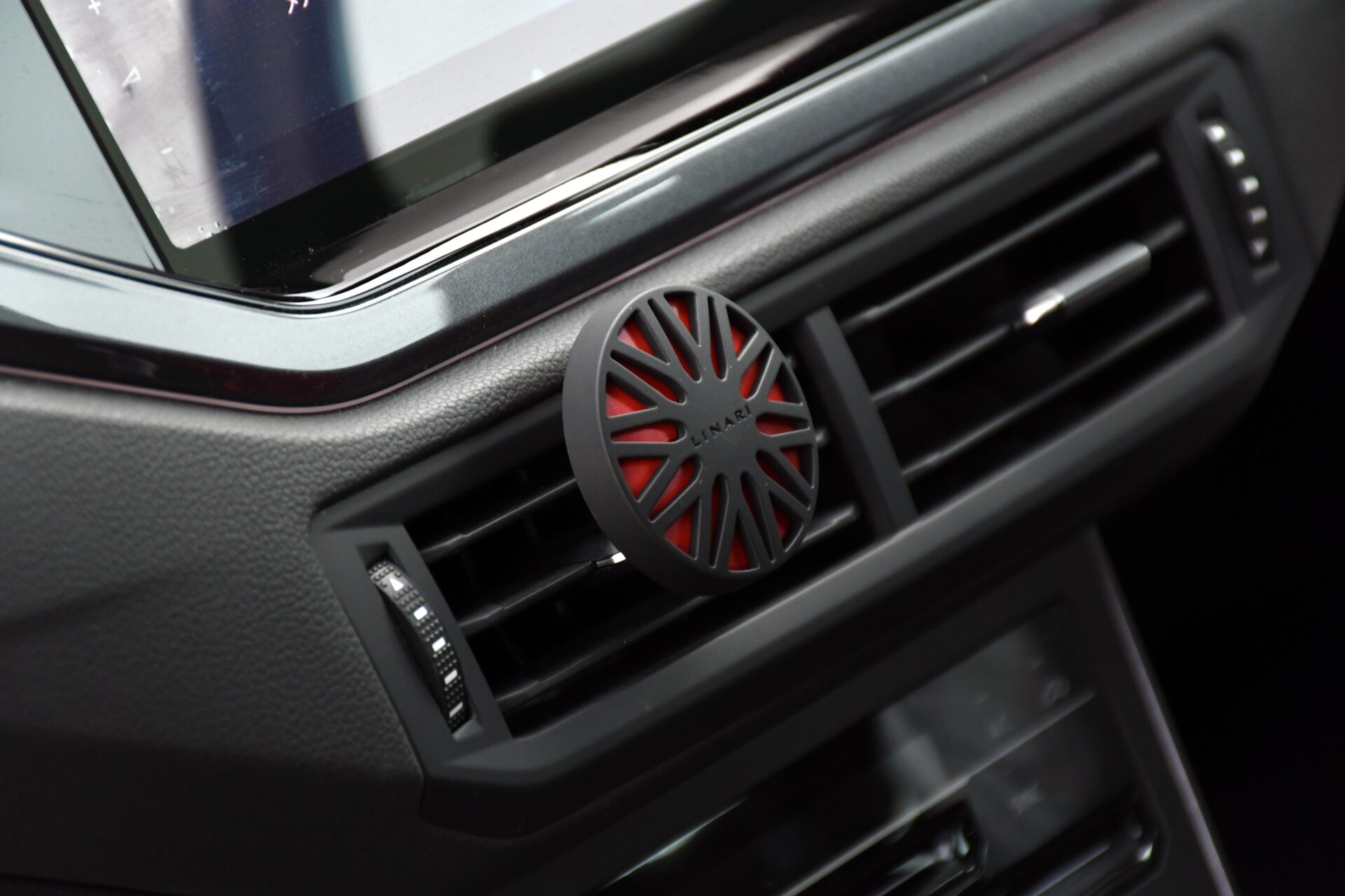 カーフレグランス／LINARI