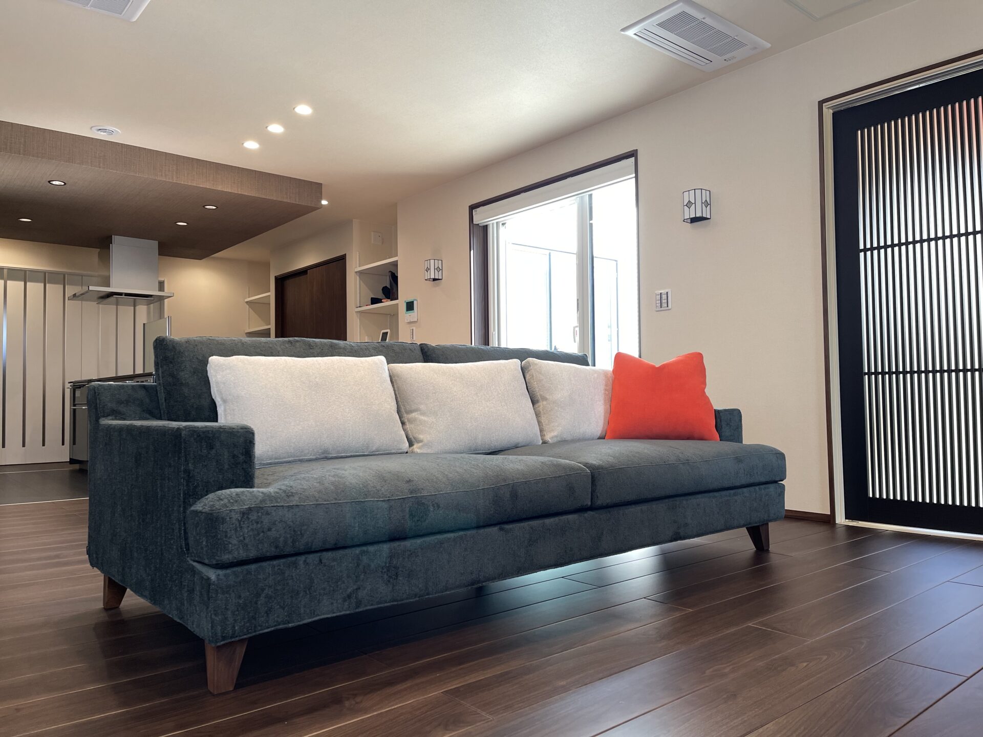 TRES SOFA −GRVA−