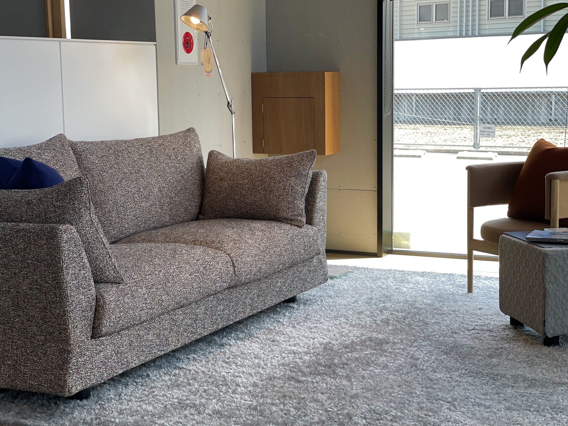 新生地で再入荷・ソファX