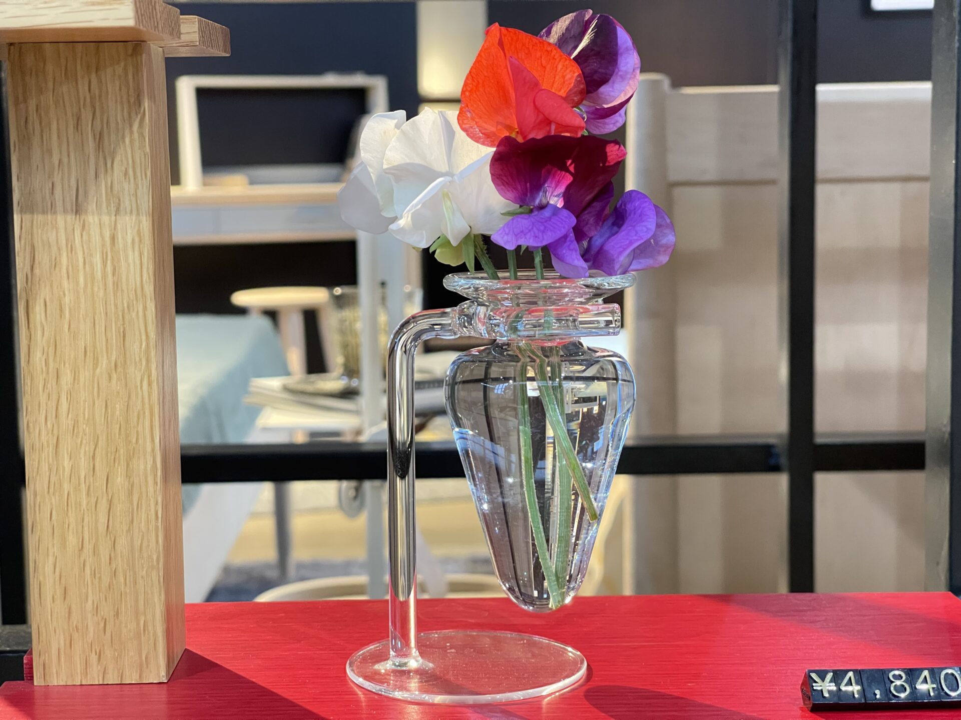 “活けるハードルを消す“花瓶