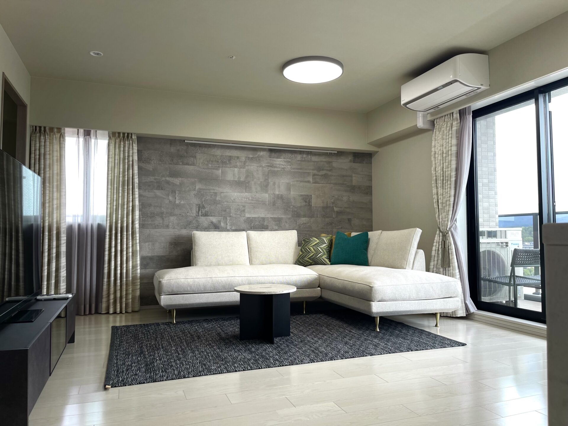 TRES SOFA -HOM-