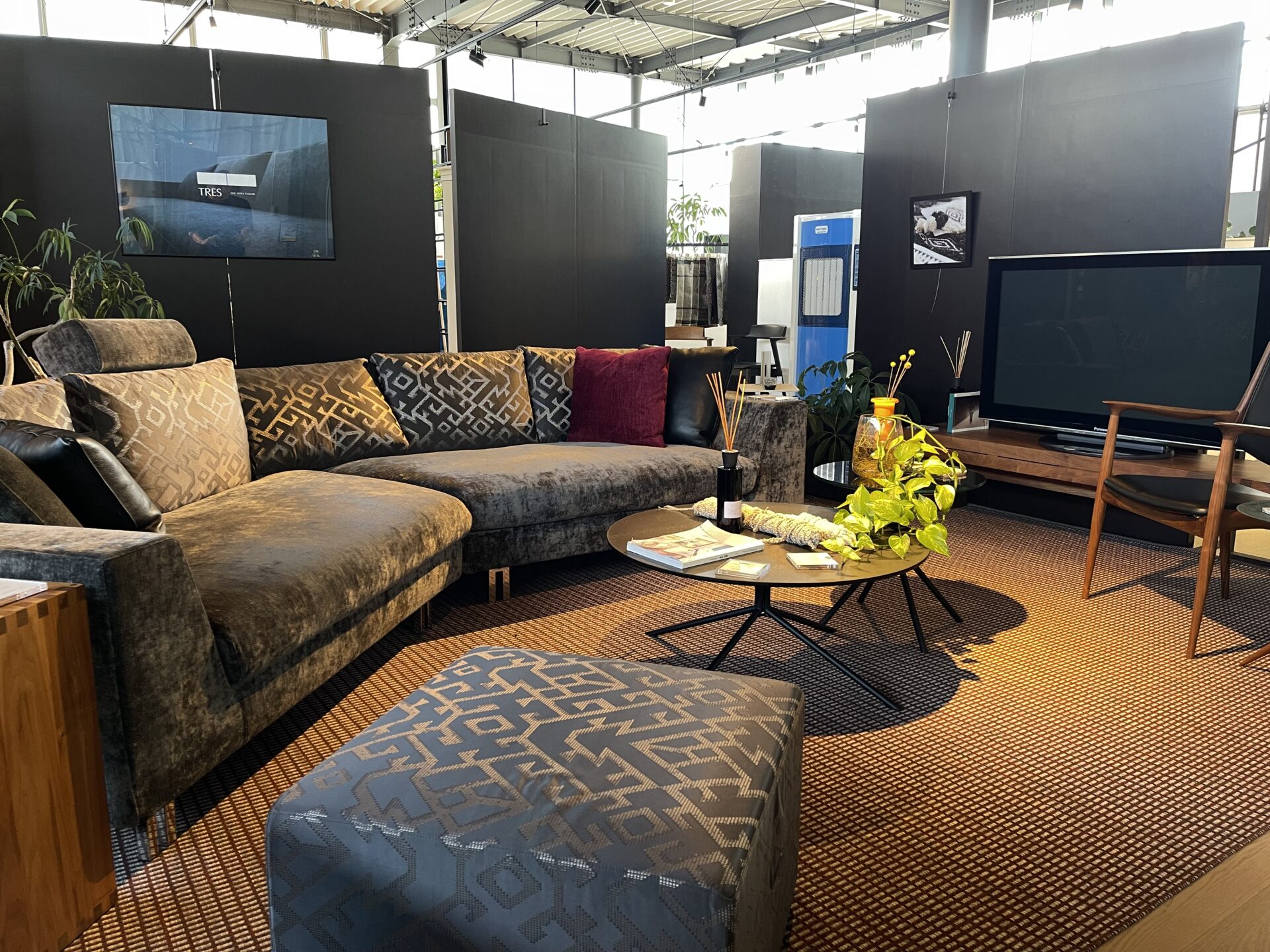 TRES THE SOFA TAILOR