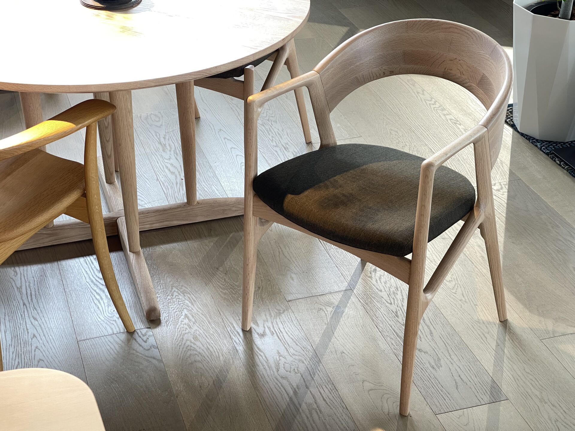新作OWLチェア展示中です